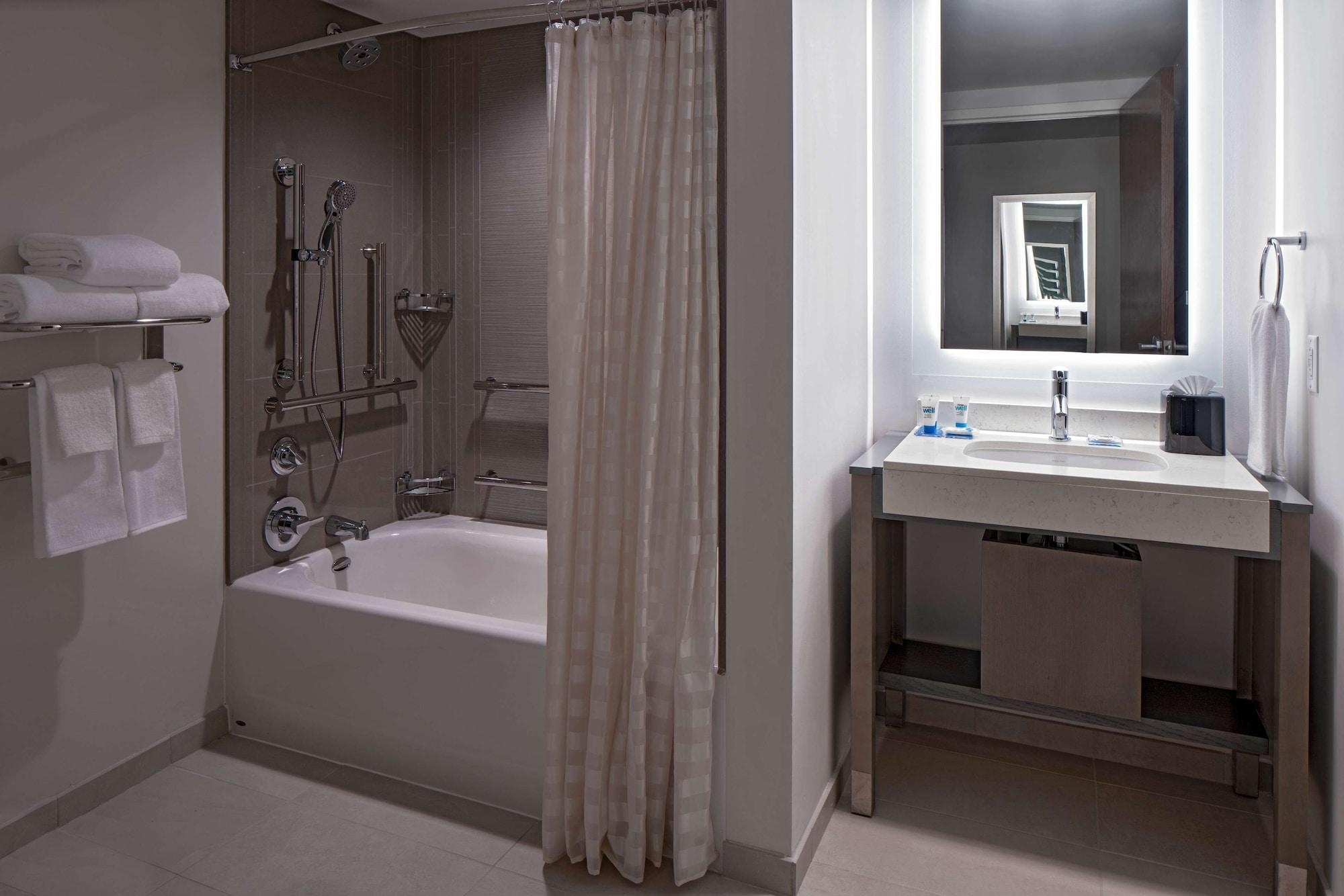 Hyatt House Indianapolis Downtown Hotel Екстериор снимка